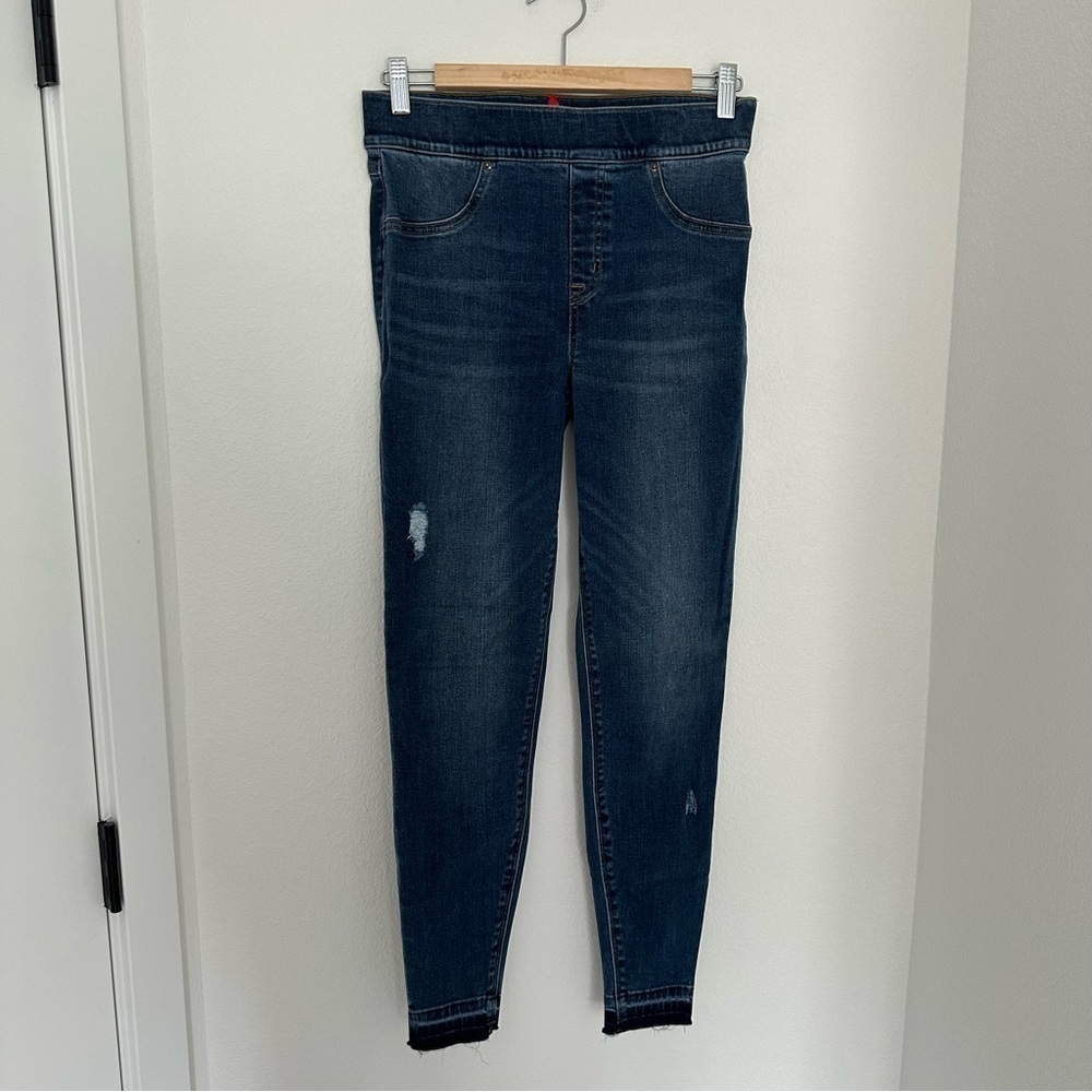 Spanx Distressed Skinny Jeans Pull On Style Medium Wash Raw Hem Size M Women’s - Picture 2 of 10